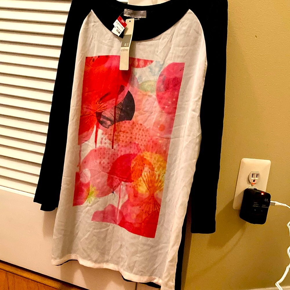 NWT Crème long sleeve graphic print blouse